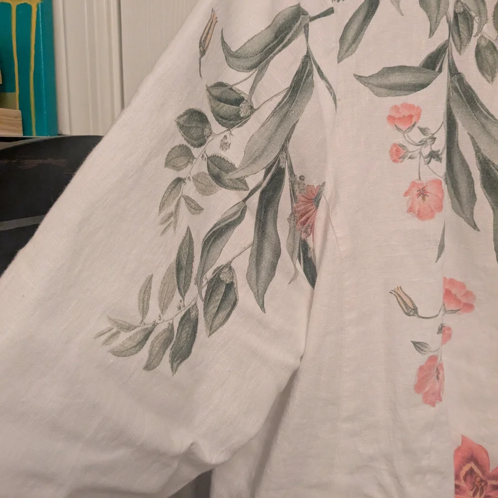 Chico's Elegant White Jacket with Floral Accents - Picture 3 of 11